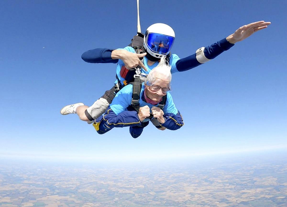 102 Year Old Woman Jumps From Plane At 7 000ft Becoming Britains