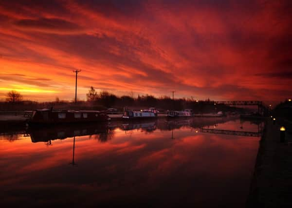 Sunrise at the Aire and Calder Navigation, ay Stanley Ferry, Wakefield Leeds..(SH100/58b).12th December 2013.Picture by Simon Hulme