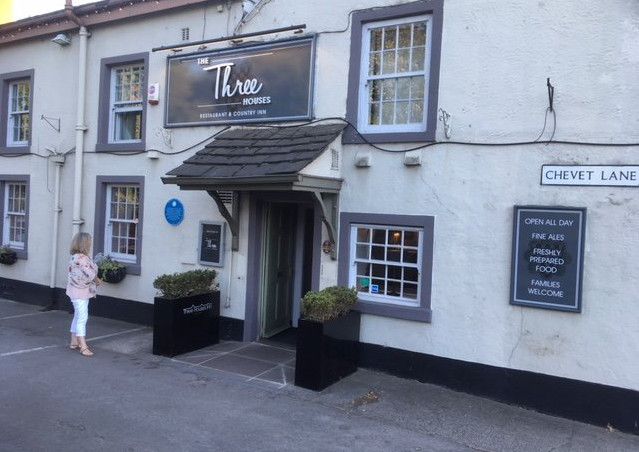 Pub review The Three Houses Inn Sandal