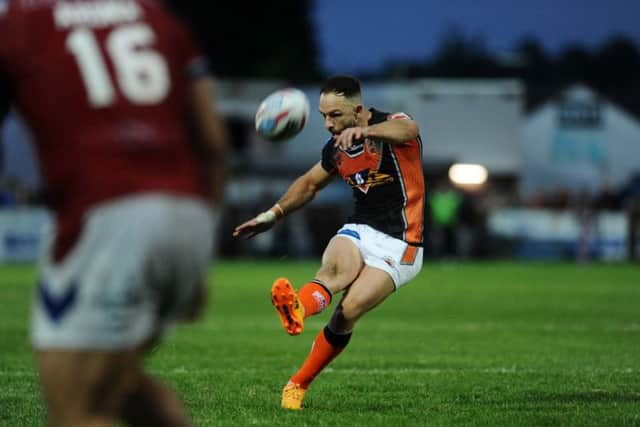 Castleford's Luke Gale scores the winning drop goal.